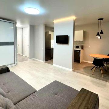 Зарічна вул., 2