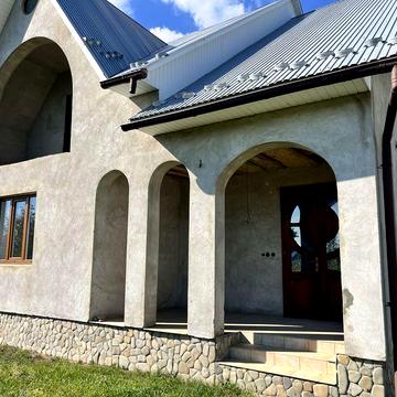 Будинок з господарством