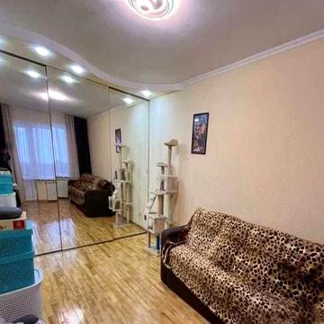 Продам 2 - комнатная квартира Бородинский