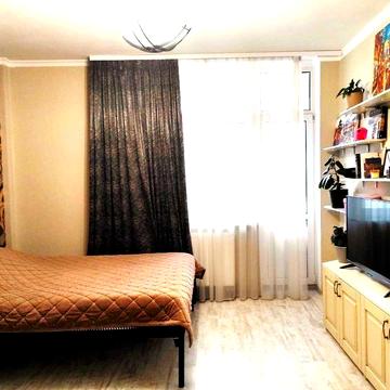 Ахматової вул., 22. Генератор, бомбосховище. Новий будинок біля метро. ЖК позняки