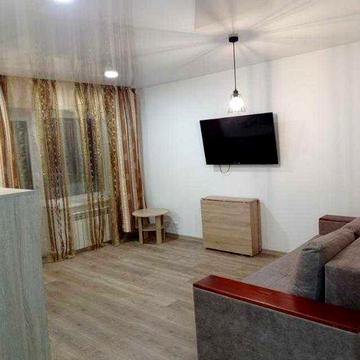 Центр. Здається 2-кімнатна квартира.