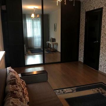 Таджицька вул., 10