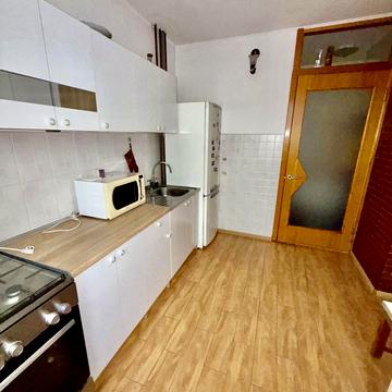 Європейського Союзу просп. (Правди), 33