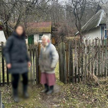 Стара хата з надвірними спорудами на земельній ділянці 0,15га.