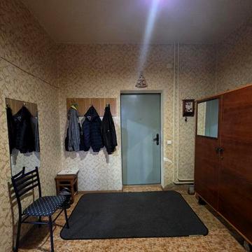 Простора дворівнева квартира з автономним опаленням