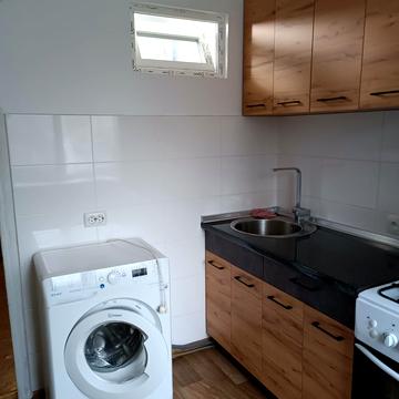 Середньофонтанська вул., 30