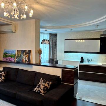 Дніпровська набережна вул., 19