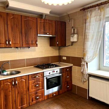 Новый газовый дом--Малиновского/1 ст.--Закрытый двор с местом для авто