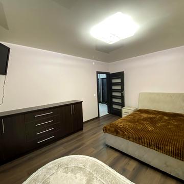 Хіміків вул., 28