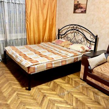 Сдаю на 1-2 месяца!!! 3-х комнатная квартира в центре