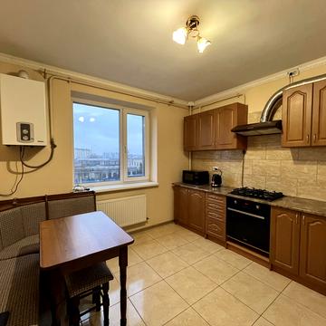 Залізнична вул., 49