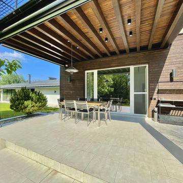 Молодіжна вулиця