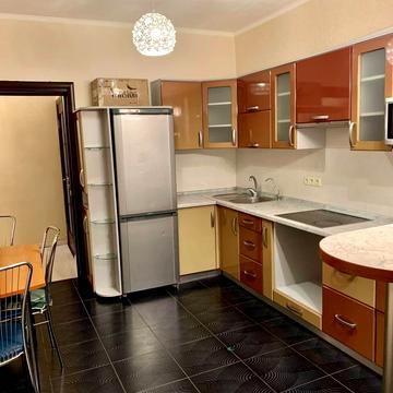 Регенераторна вул., 4