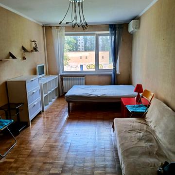 Левка Лукяненка вул. (Маршала Тимошенка), 1