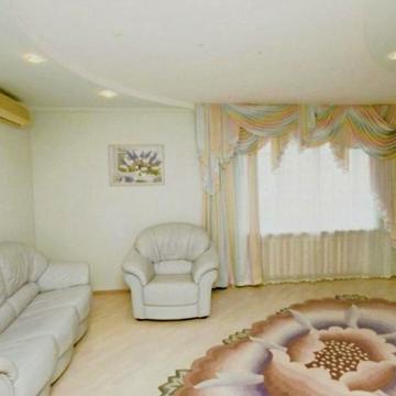 Михайла Грушевського вул., 34/1