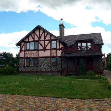 Здам окремий будинок є два гаражі