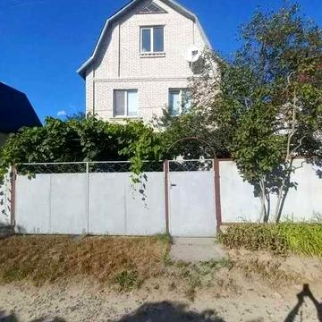 Продам приватний будинок с. Дзвінкове.Гараж,колодязь,альтанка,газ