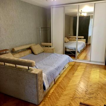 Дегтярівська вул., 28