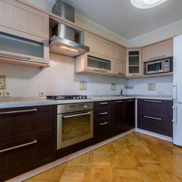 Драгоманова вул., 17