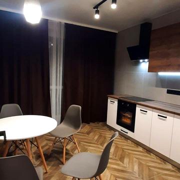 Заливна вул., 12