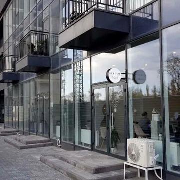 Академіка Філатова вул., 2/2