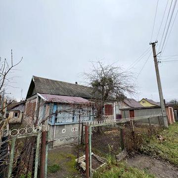 продаємо будинок в місті Ізяслав , по вулиці 1 Грудня 35
