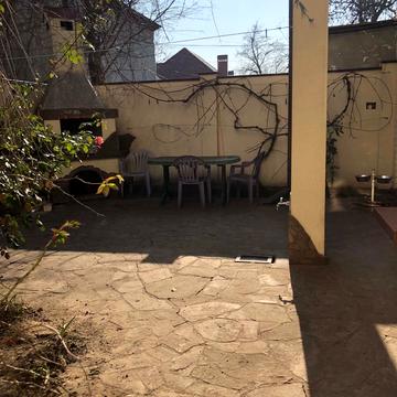 Дніпровська вул., 44