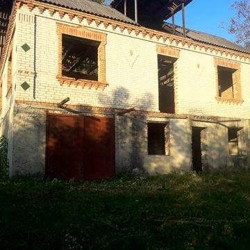 Двоповерховий будинок