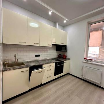 Михайлівська вул., 8