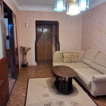 Сдається двокімнатна на Новополевій.