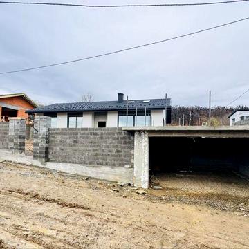 Продаж будинку з підземним паркінгом в м. Ужгород (Червениця)