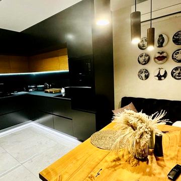 Зарічна вул., 1-В