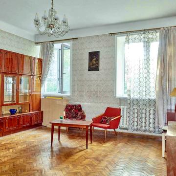 Братська вул., 4