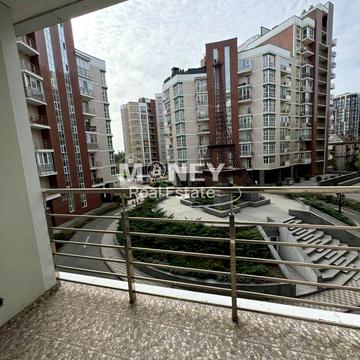 Академіка Філатова вул., 2/1