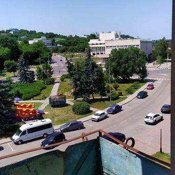 Продам 2-кімнатну квартиру в Каневі. Центр, євроремонт, техніка, меблі