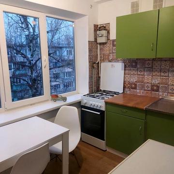 Мілютенка вул., 16