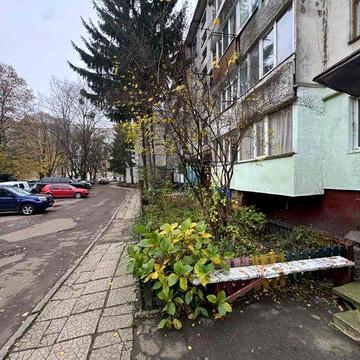 Продається 2-х кімнатна квартира на Крошні.