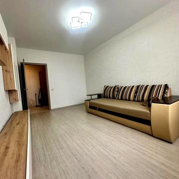 Михайла Грушевського вул., 30