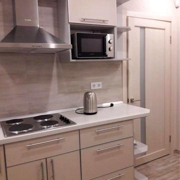 Ньютона вул., 102