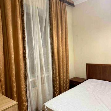 Простора однокімнатна квартира в центрі міста на Великій Васильківські