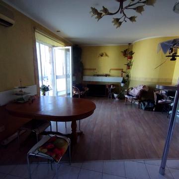 Академіка Корольова вул., 81/8