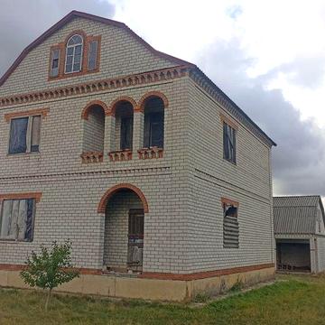 Продається недобудований двоповерховий будинок