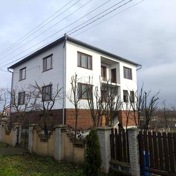 Продам трьох поверховий будинок!