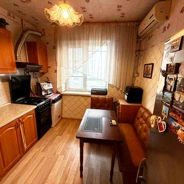 Продам 2кв. біля метро Героїв Дніпра по вул.Героїв Дніпра 19