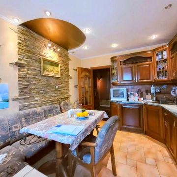 Простора 3-кімнатна квартира 85 м² вул. Урлівська 9