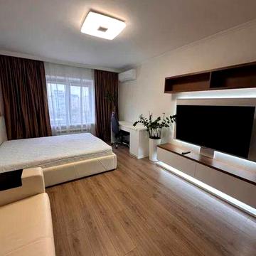 Світла та затишна 3-кімнатна квартира вул. Драгоманова 12-А.