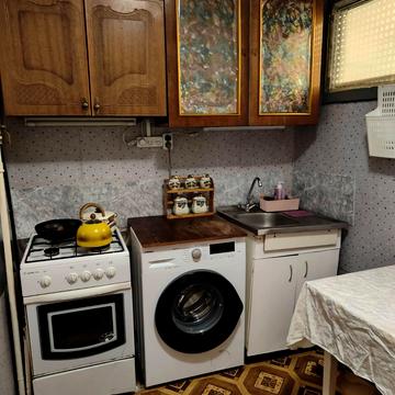 Братиславська вул., 32