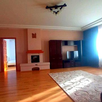 Здається 4-х кімн кв-ра в елітному будинку в Центрі