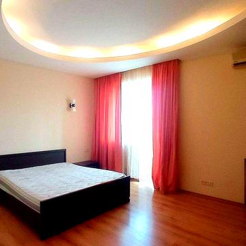 Здається 4-х кімн кв-ра в елітному будинку в Центрі