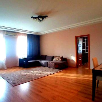 Здається 4-х кімн кв-ра в елітному будинку в Центрі